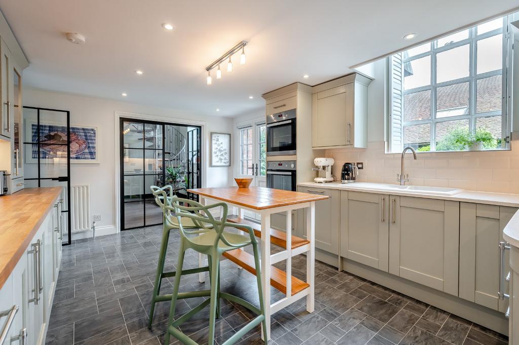 Kitchen/Breakfast Rm