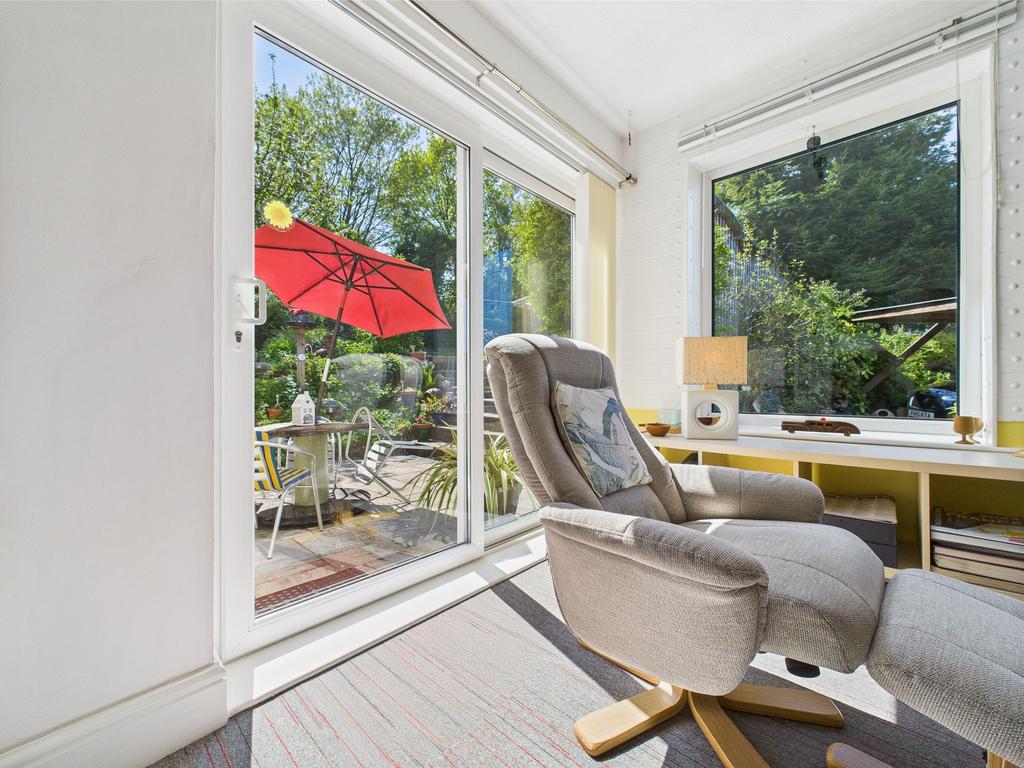 Lounge onto Patio