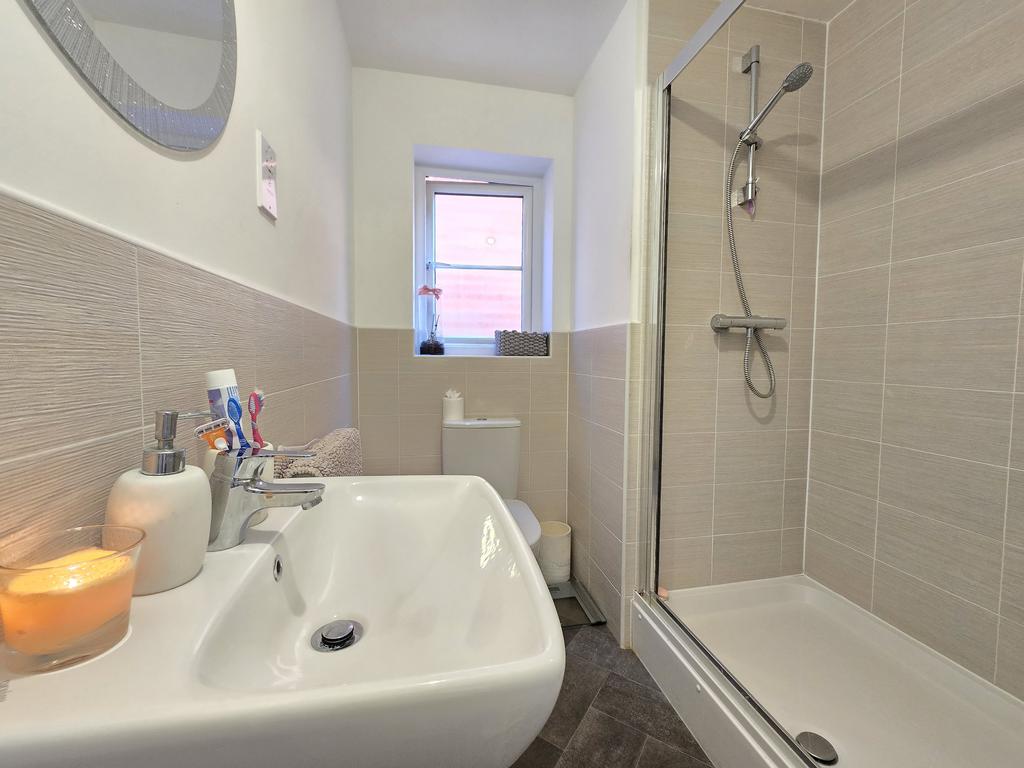 Bedroom 2 en-suite