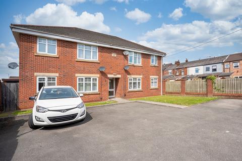 2 bedroom flat for sale, Park Court , Hindley