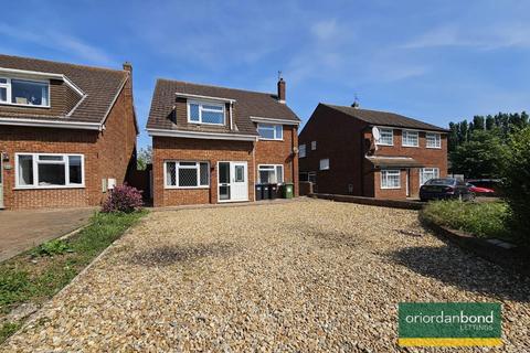 4 bedroom detached house to rent, Mill Road, Bletchley, Milton Keynes MK2