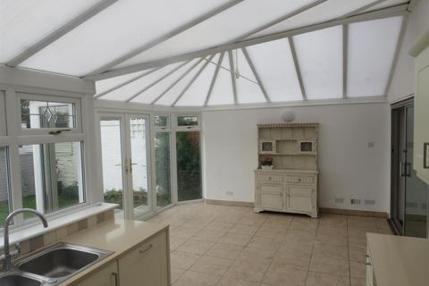 4 bedroom detached house to rent, Mill Road, Bletchley, Milton Keynes MK2