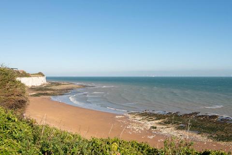 2 bedroom flat to rent, Bedford Court,  Eastern Esplanade, Broadstairs, CT10