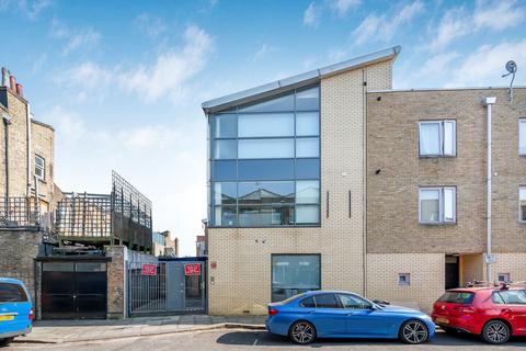 3 bedroom flat to rent, Kingsford Street, London NW5