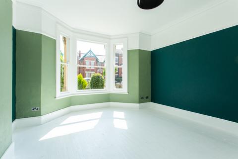 2 bedroom flat for sale, Beltinge Road, Herne Bay, Kent, CT6