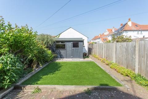 2 bedroom flat for sale, Beltinge Road, Herne Bay, Kent, CT6