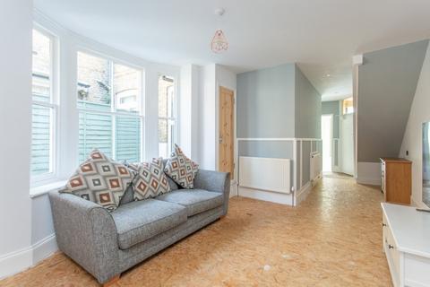 2 bedroom flat for sale, Beltinge Road, Herne Bay, Kent, CT6