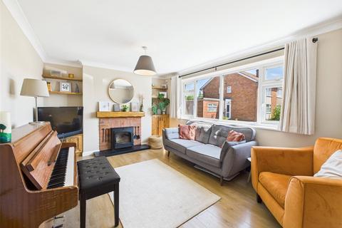 8 Bowen Close, Cheltenham, GL52 5EG