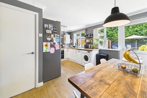 8 Bowen Close, Cheltenham, GL52 5EG