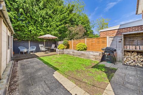 8 Bowen Close, Cheltenham, GL52 5EG