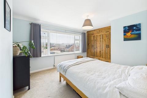 8 Bowen Close, Cheltenham, GL52 5EG