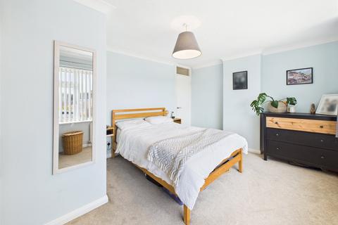 8 Bowen Close, Cheltenham, GL52 5EG