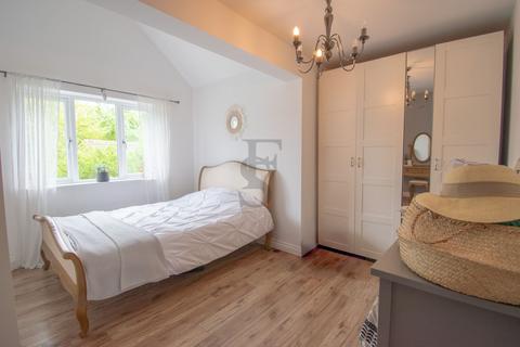 4 bedroom semi-detached house for sale, Church Lane, Stoughton