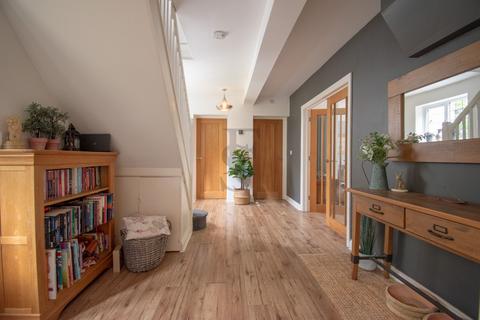4 bedroom semi-detached house for sale, Church Lane, Stoughton
