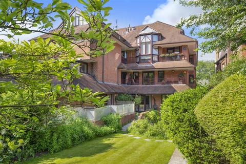 3 bedroom flat for sale, West Heath Road, Hampstead, NW3