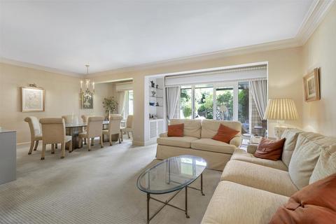 3 bedroom flat for sale, West Heath Road, Hampstead, NW3