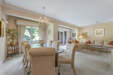 3 bedroom flat for sale, West Heath Road, Hampstead, NW3