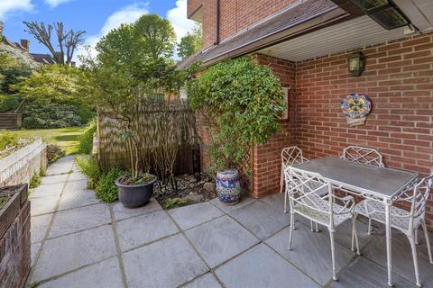 3 bedroom flat for sale, West Heath Road, Hampstead, NW3