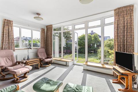 5 Glasbrook Avenue, Twickenham, TW2 6AH