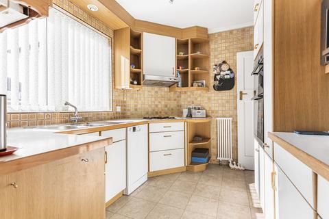 5 Glasbrook Avenue, Twickenham, TW2 6AH