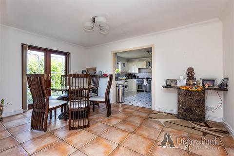 4 bedroom detached house for sale, Northfield Avenue, Radcliffe-On-Trent, Nottinghamshire