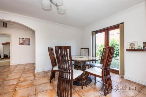 4 bedroom detached house for sale, Northfield Avenue, Radcliffe-On-Trent, Nottinghamshire