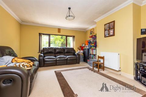 4 bedroom detached house for sale, Northfield Avenue, Radcliffe-On-Trent, Nottinghamshire