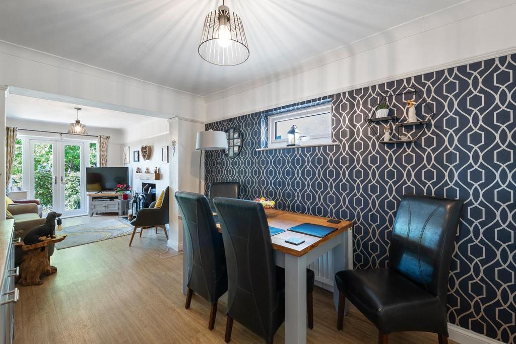 DINING ROOM 04.jpg