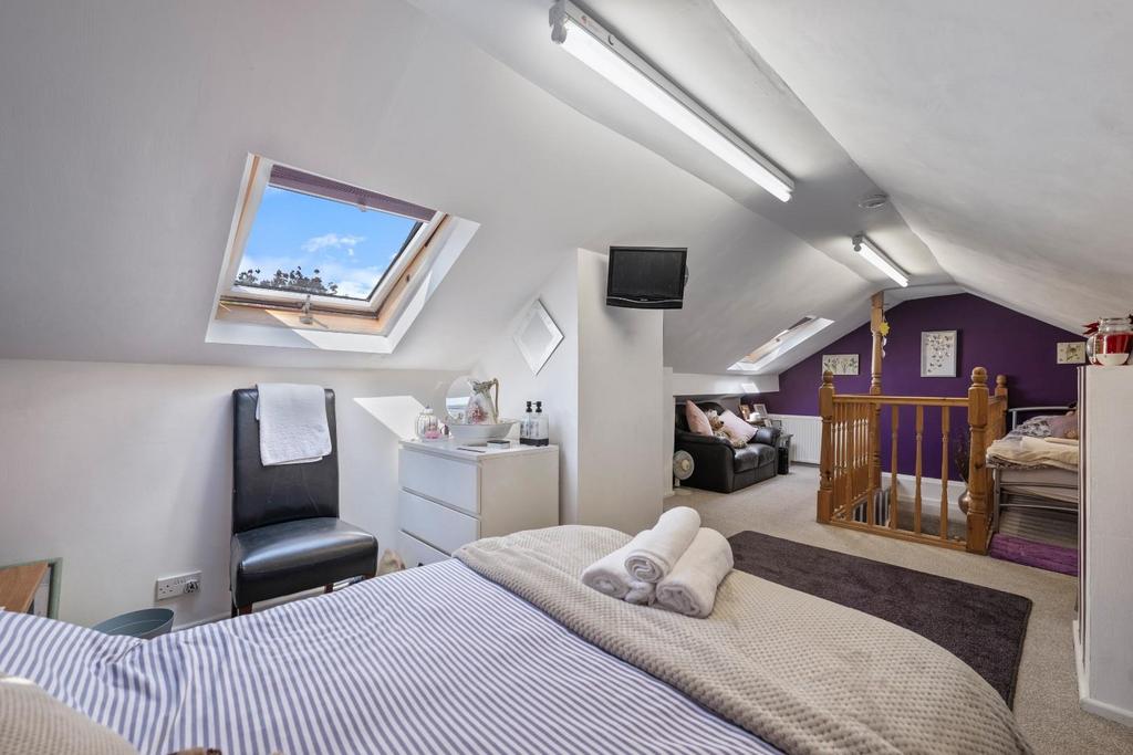 BED 3 02.jpg