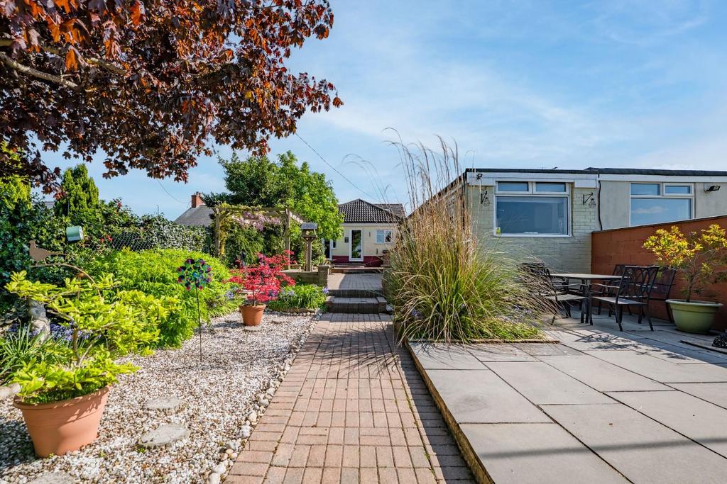 REAR GARDEN 05.jpg