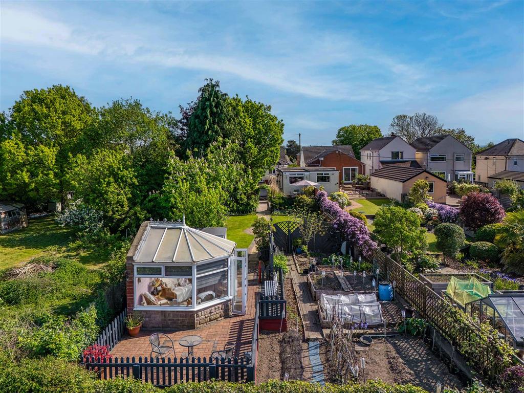 REAR GARDEN 02.jpg
