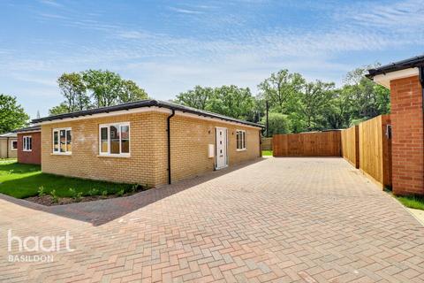 2 bedroom detached bungalow for sale, Gardeners Mews, Gardiners Lane, Billericay