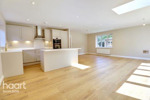 2 bedroom detached bungalow for sale, Gardeners Mews, Gardiners Lane, Billericay