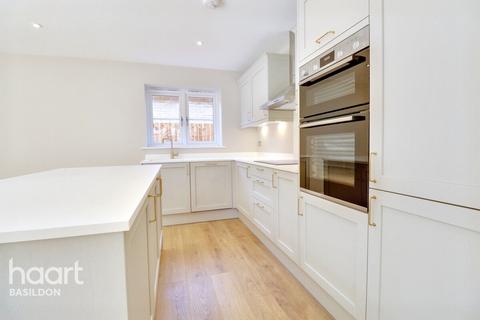 2 bedroom detached bungalow for sale, Gardeners Mews, Gardiners Lane, Billericay