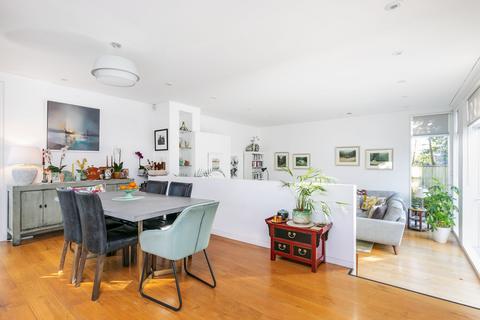 Saxon Haus, 9 Dean Close, Winchester, SO22 5LP