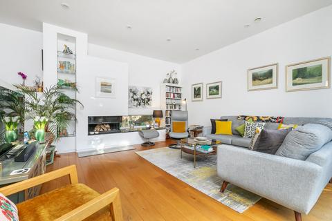Saxon Haus, 9 Dean Close, Winchester, SO22 5LP