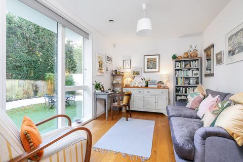 Saxon Haus, 9 Dean Close, Winchester, SO22 5LP
