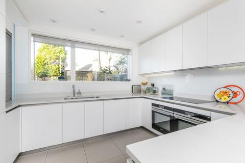 Saxon Haus, 9 Dean Close, Winchester, SO22 5LP