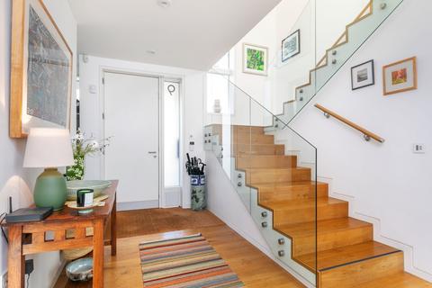 Saxon Haus, 9 Dean Close, Winchester, SO22 5LP
