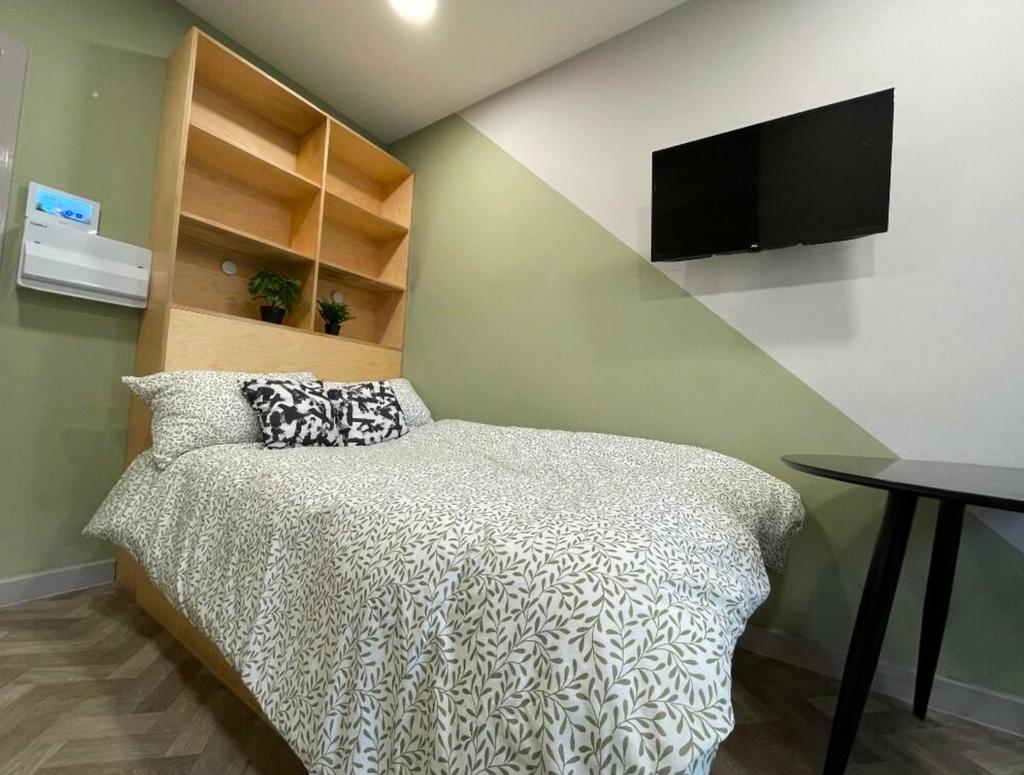 A bright and inviting double bedroom featuring ...