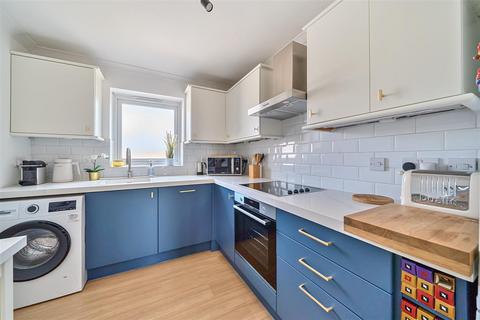 2 bedroom apartment for sale, Maplehurst Close, Kingston Upon Thames