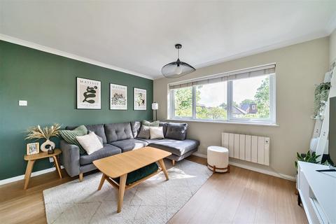 2 bedroom apartment for sale, Maplehurst Close, Kingston Upon Thames