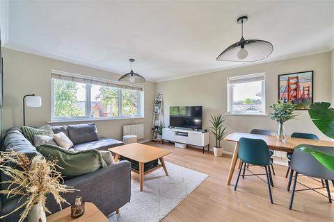 2 bedroom apartment for sale, Maplehurst Close, Kingston Upon Thames