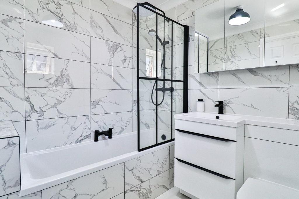 En-Suite 1