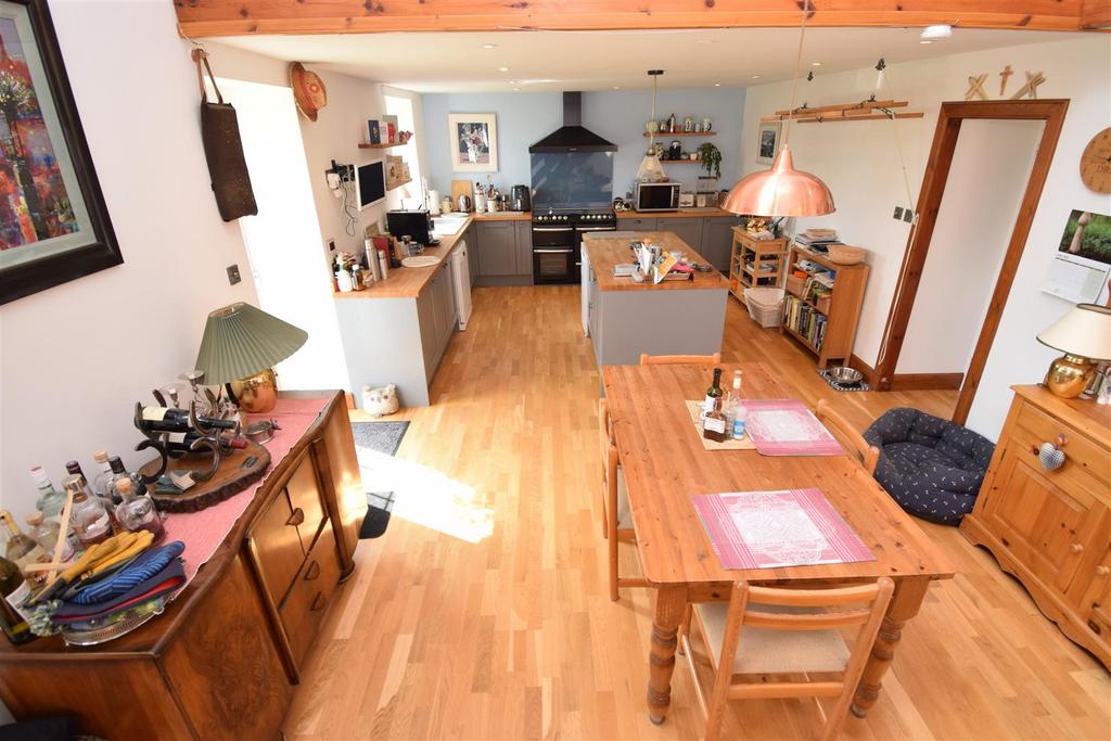 Full dining area kitchen.jpg