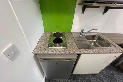 Studio to rent, Bridge Road, Birmingham, B8