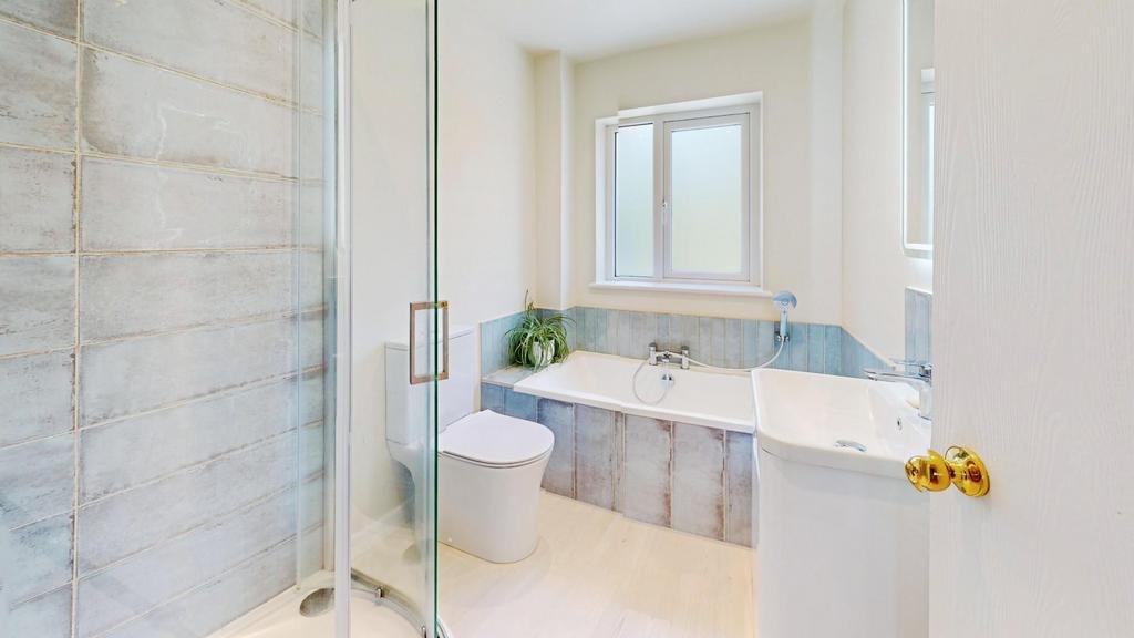 C96c136f-Lytham-Gardens-Bathroom.jpg