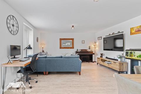 2 Barnfield Way, Newhall, Harlow, CM17 9TN