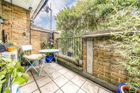 1 bedroom flat for sale, Montague Square, London SE15