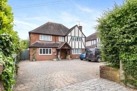 Cherry Trees Worthing Road, Horsham, RH13 9AT